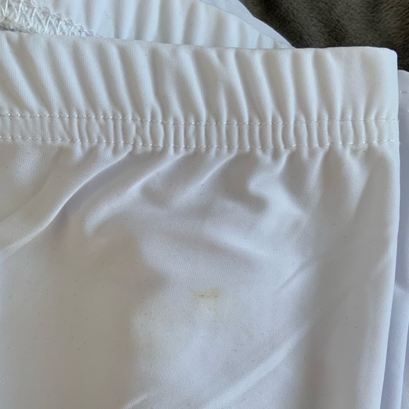 Boohoo, White Biker Shorts, Size: 2 - Picture 3 of 5